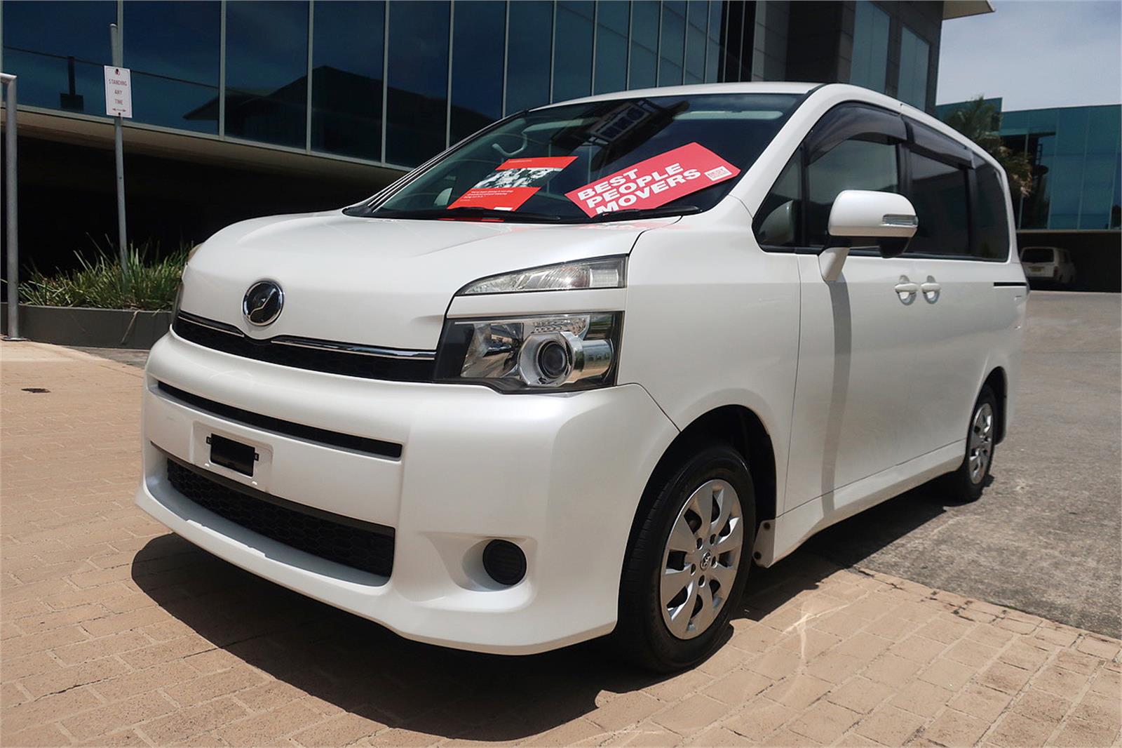 2010 TOYOTA VOXY