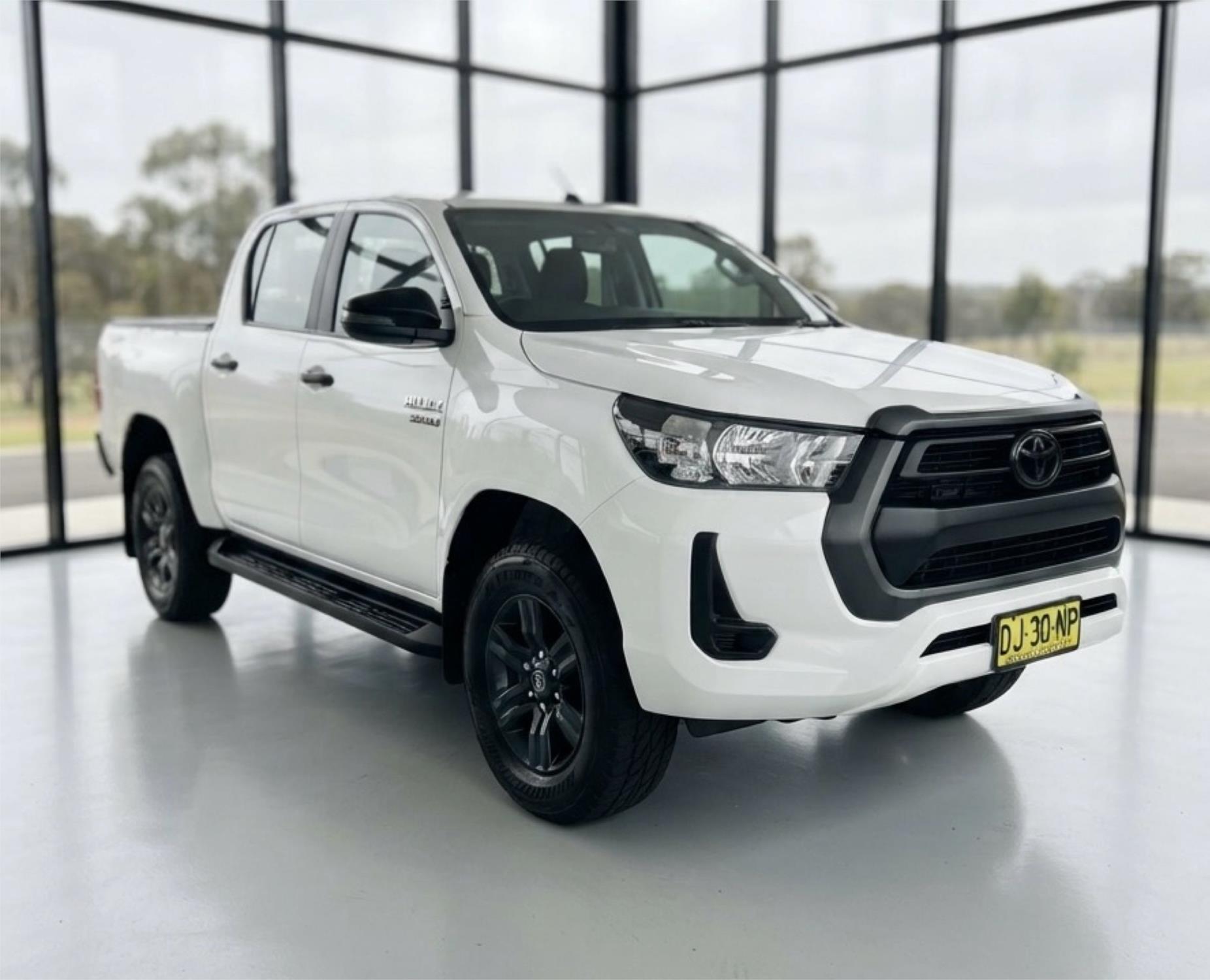 2024 Toyota Hilux Double Cab P/up Sr Hi-rider (4x2) Gun136r