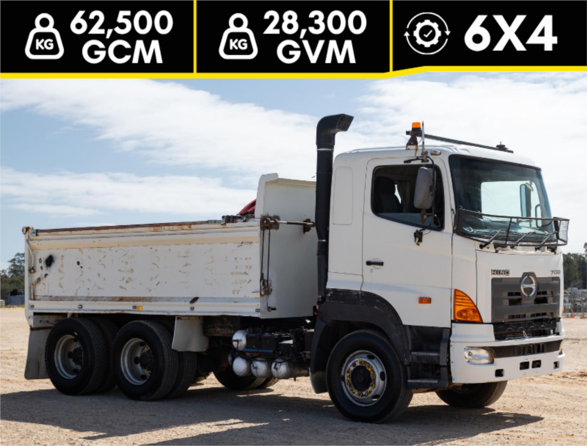 2005 Hino 700 Series Cab Chassis 4562